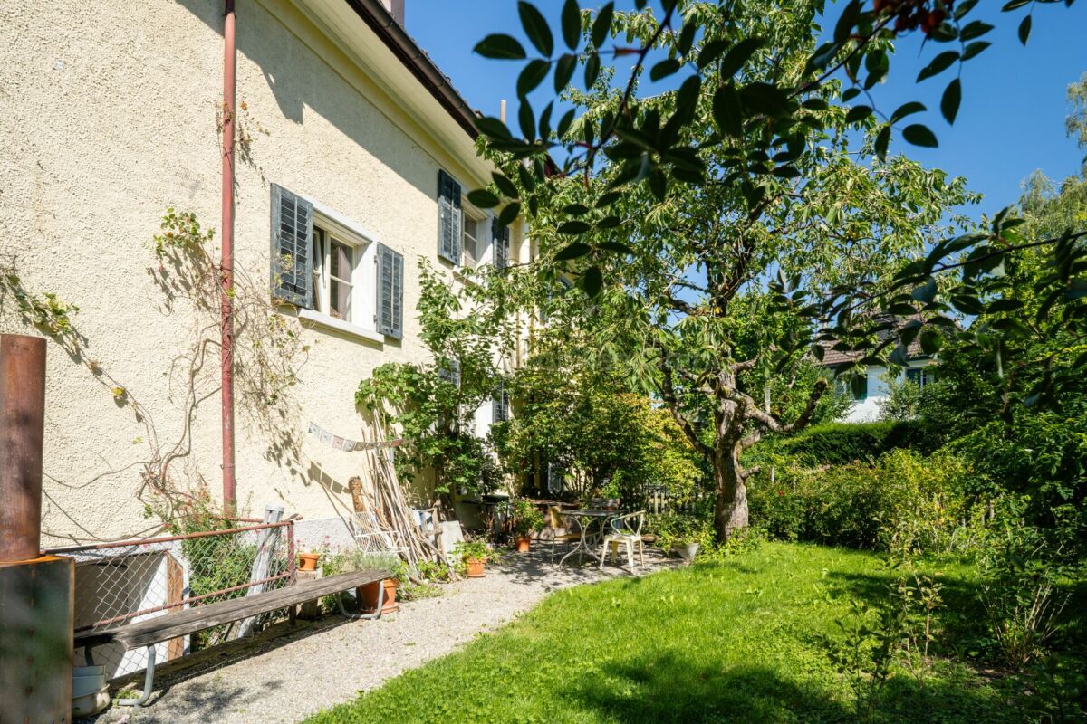 Gartenansicht eines Wohnhauses