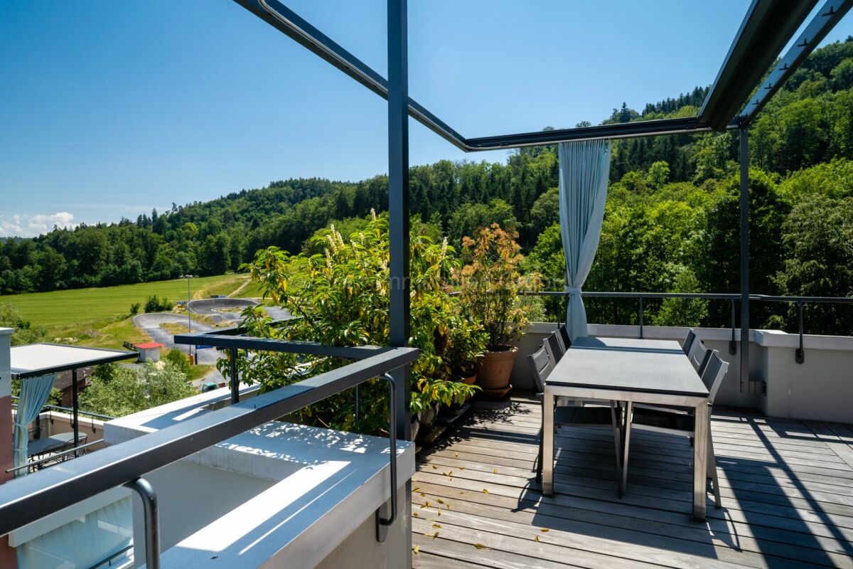 Dachterrasse mit Panorama und Essbereich