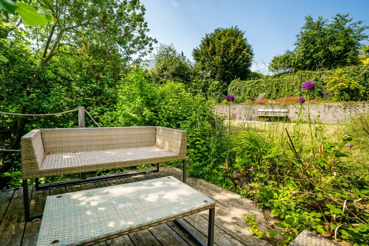 Garten mit Sitzbereich