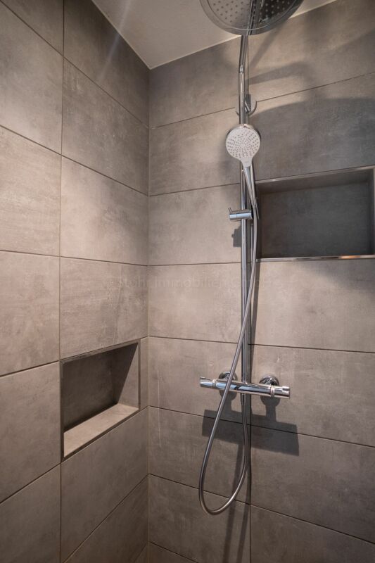 Moderne begehbare Dusche