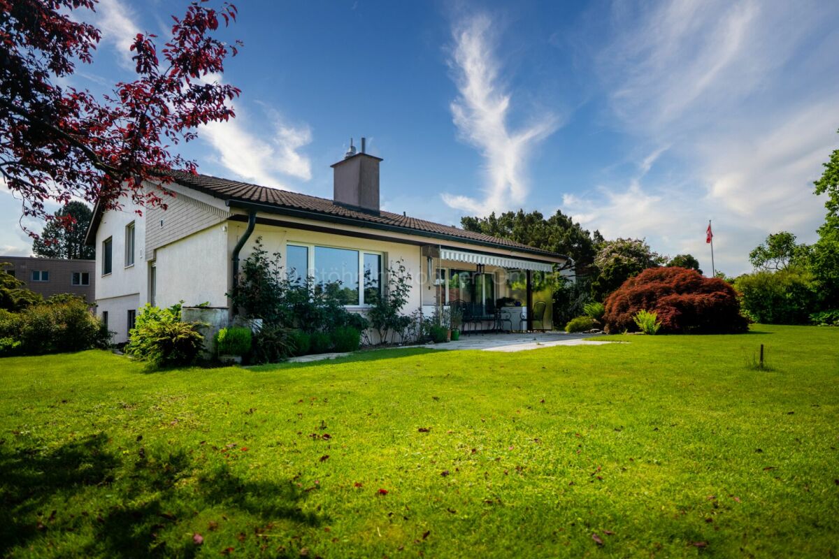Einfamilienhaus mit großem Garten