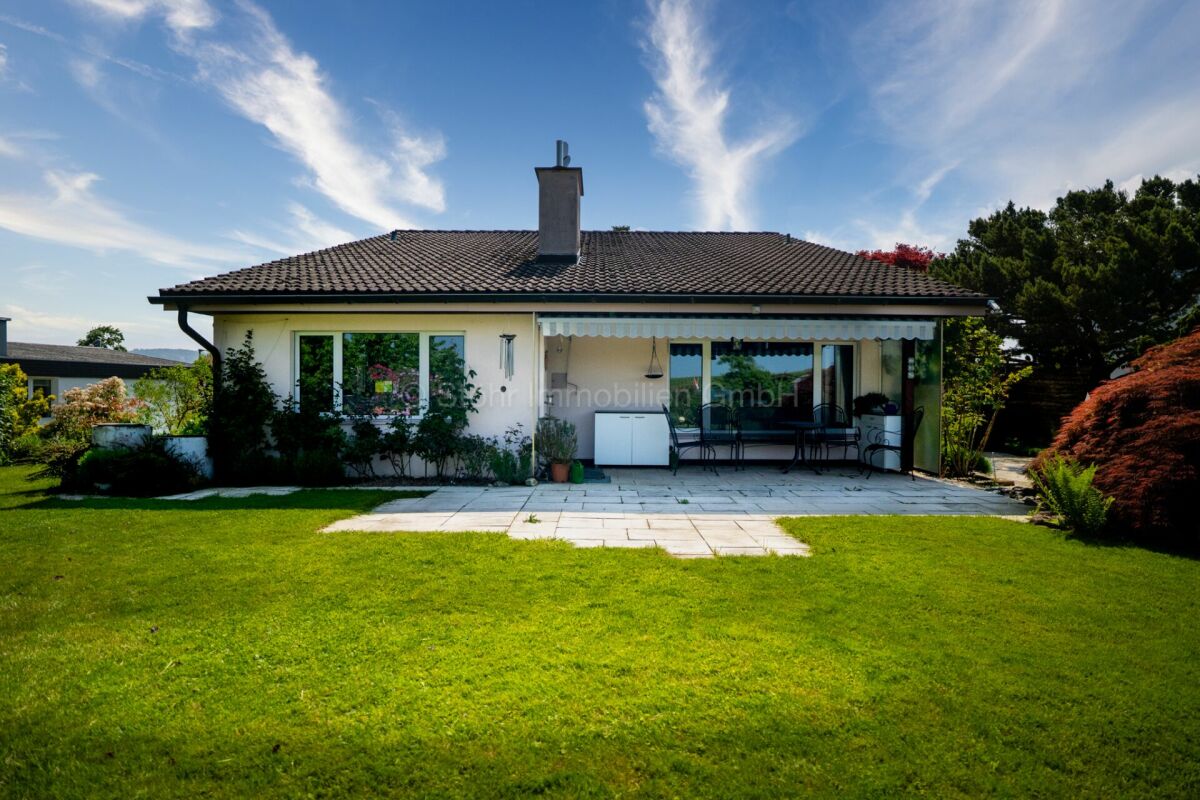 Einfamilienhaus mit Garten und Terrasse