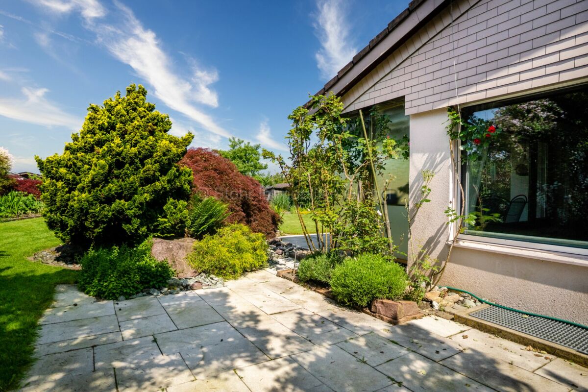 Gartenansicht neben dem Haus