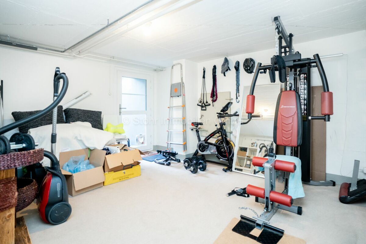 Hauswirtschafts- bzw. Fitnessraum im Keller