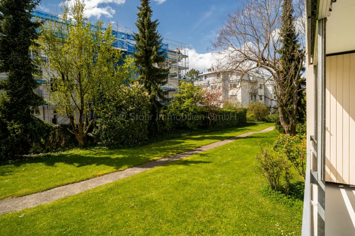 Gemeinschaftsgarten mit Wohngebäuden