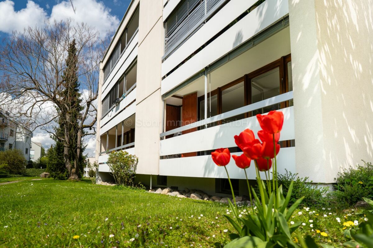 Mehrfamilienhaus mit Gartenansicht