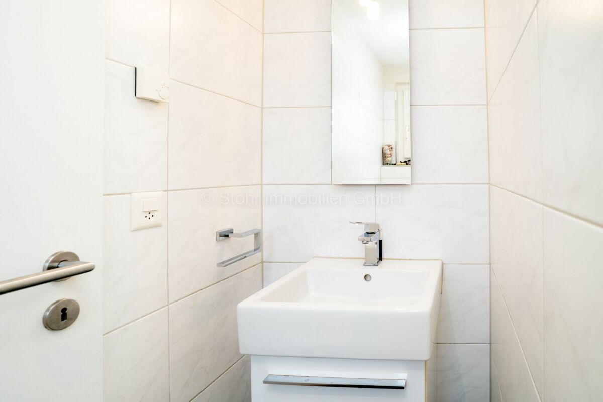 Gäste-WC mit Waschbecken