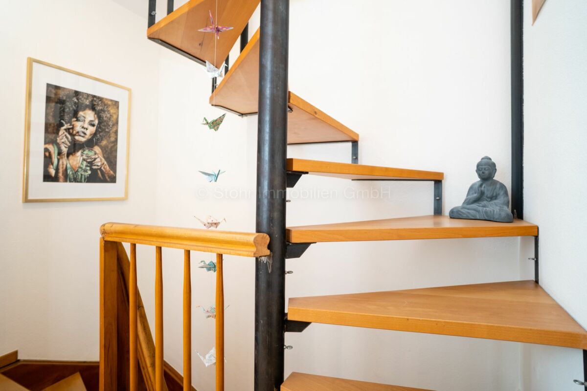 Treppenbereich mit Wendeltreppe