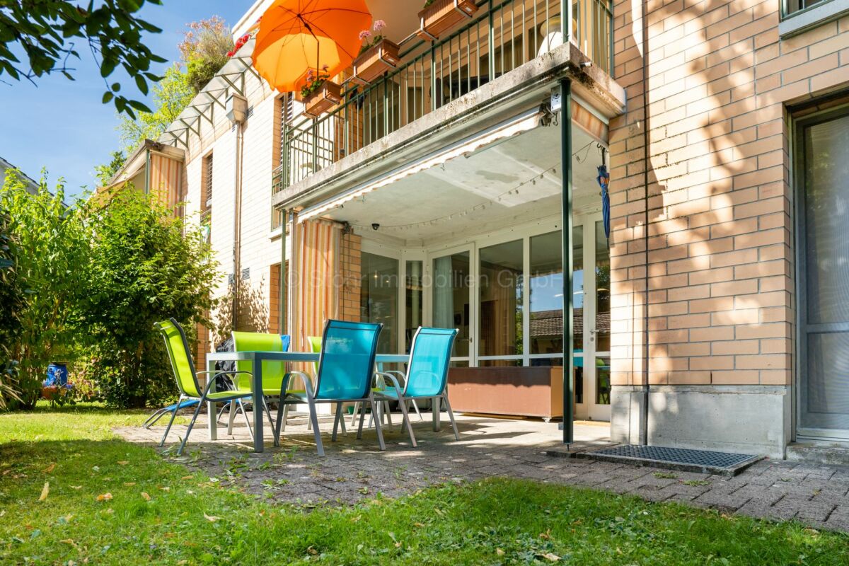 Terrasse mit Sitzgruppe am Haus