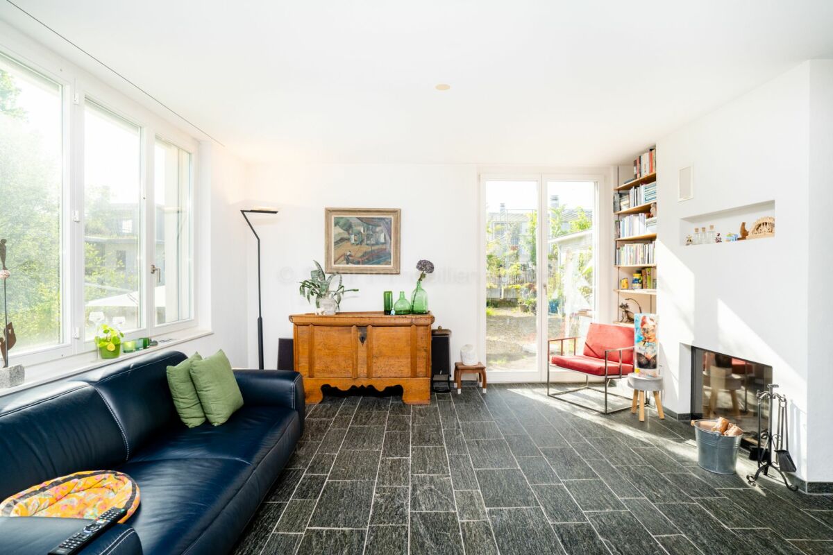 Helles Wohnzimmer mit Gartenzugang