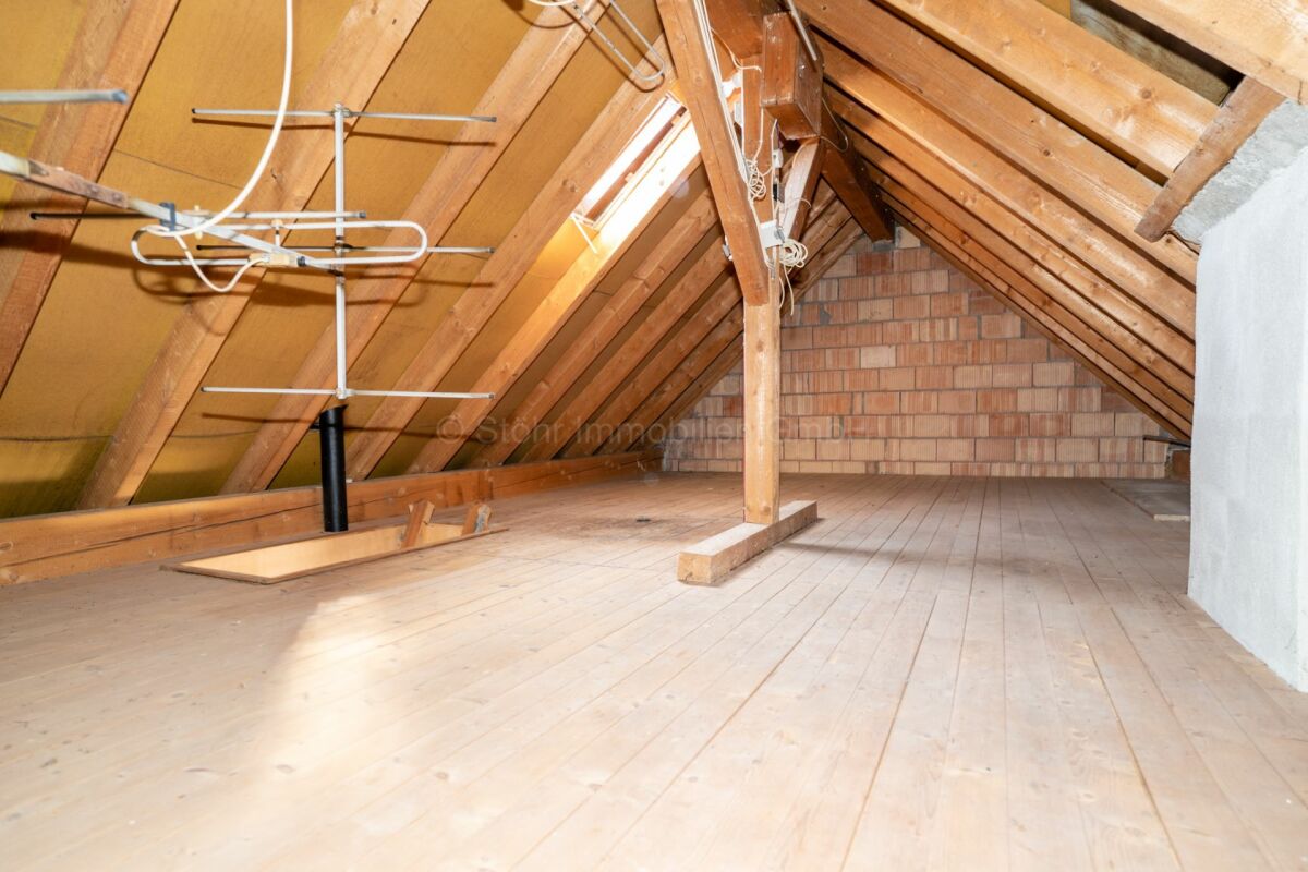 Unausgebauter Dachboden mit Holzkonstruktion