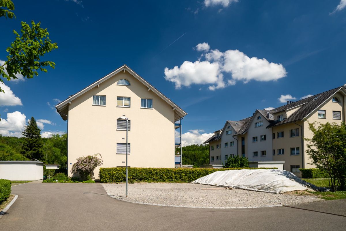 Mehrfamilienhaus mit Außenanlage