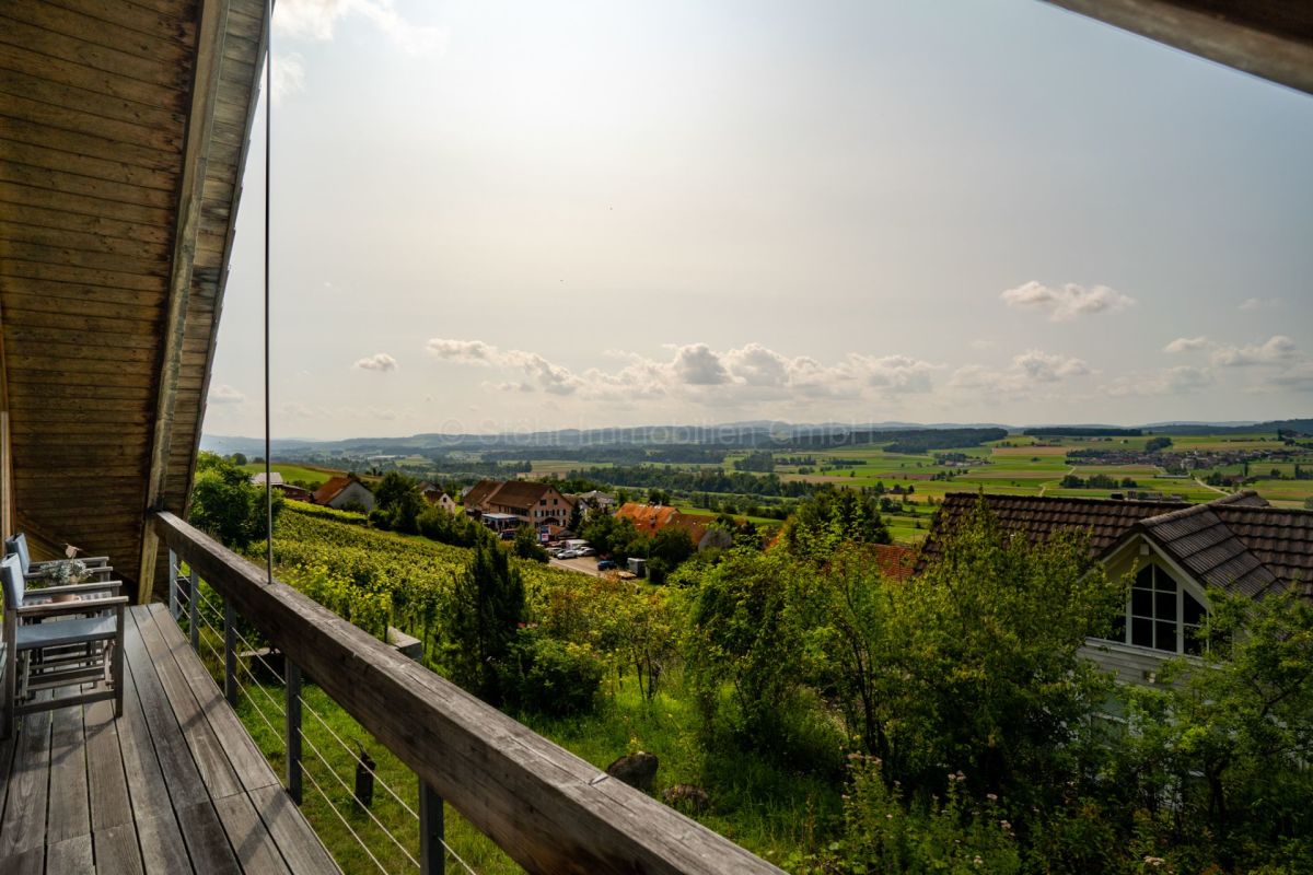 Balkon mit weitem Landschaftsblick