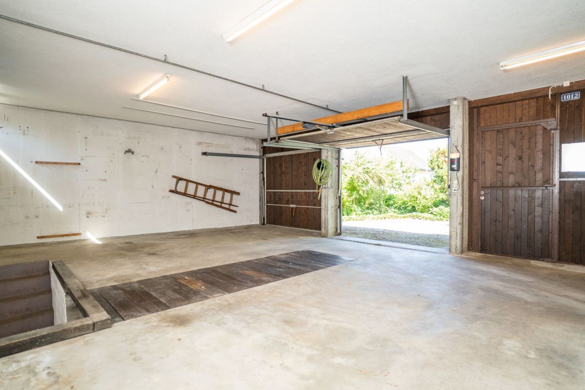Garage mit offener Zufahrt