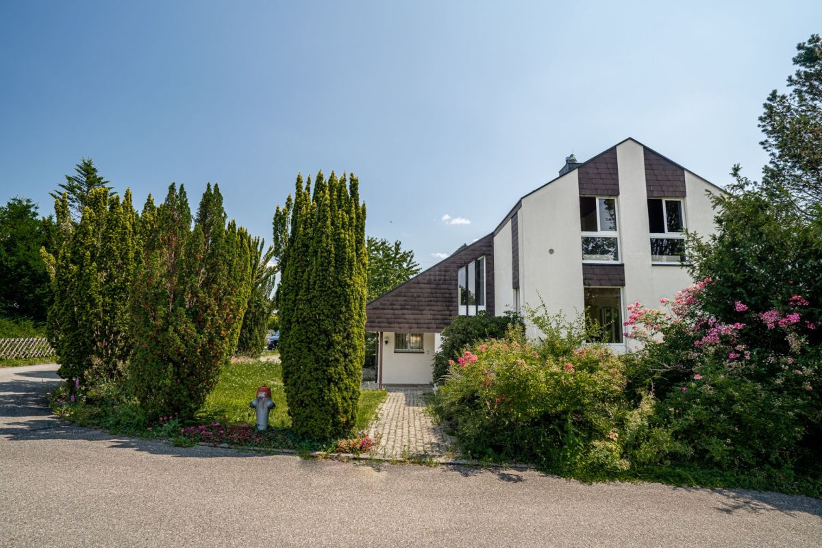 Wohnhaus mit Garten