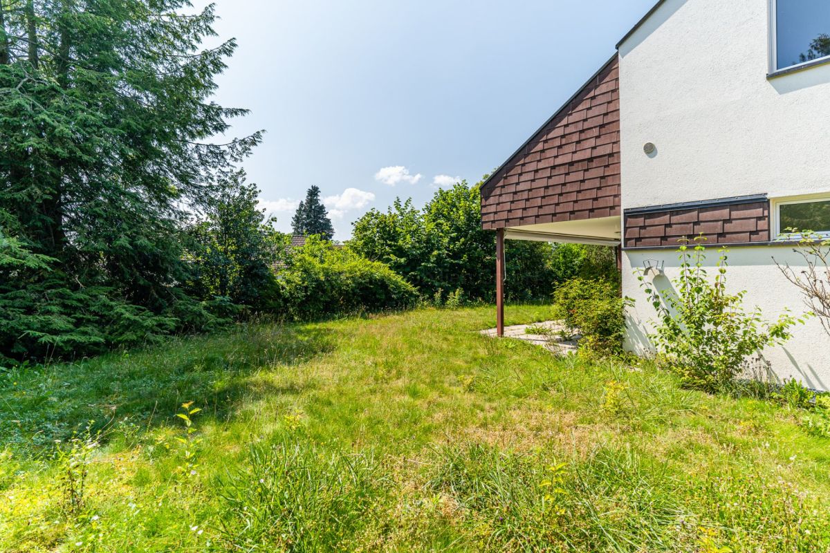 Gartenansicht mit Hausseite