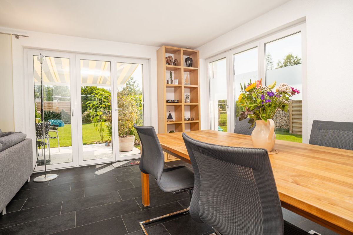 Essbereich mit Gartenblick