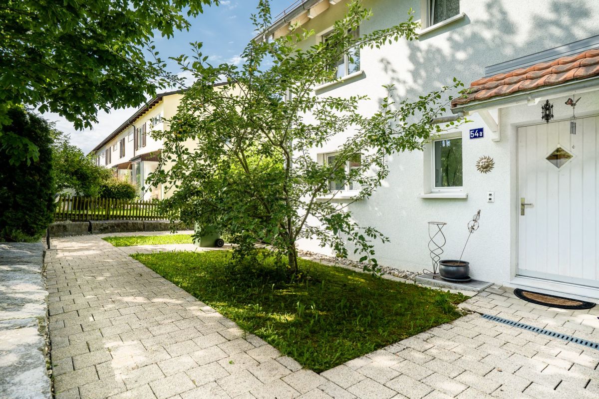Eingangsbereich mit Garten