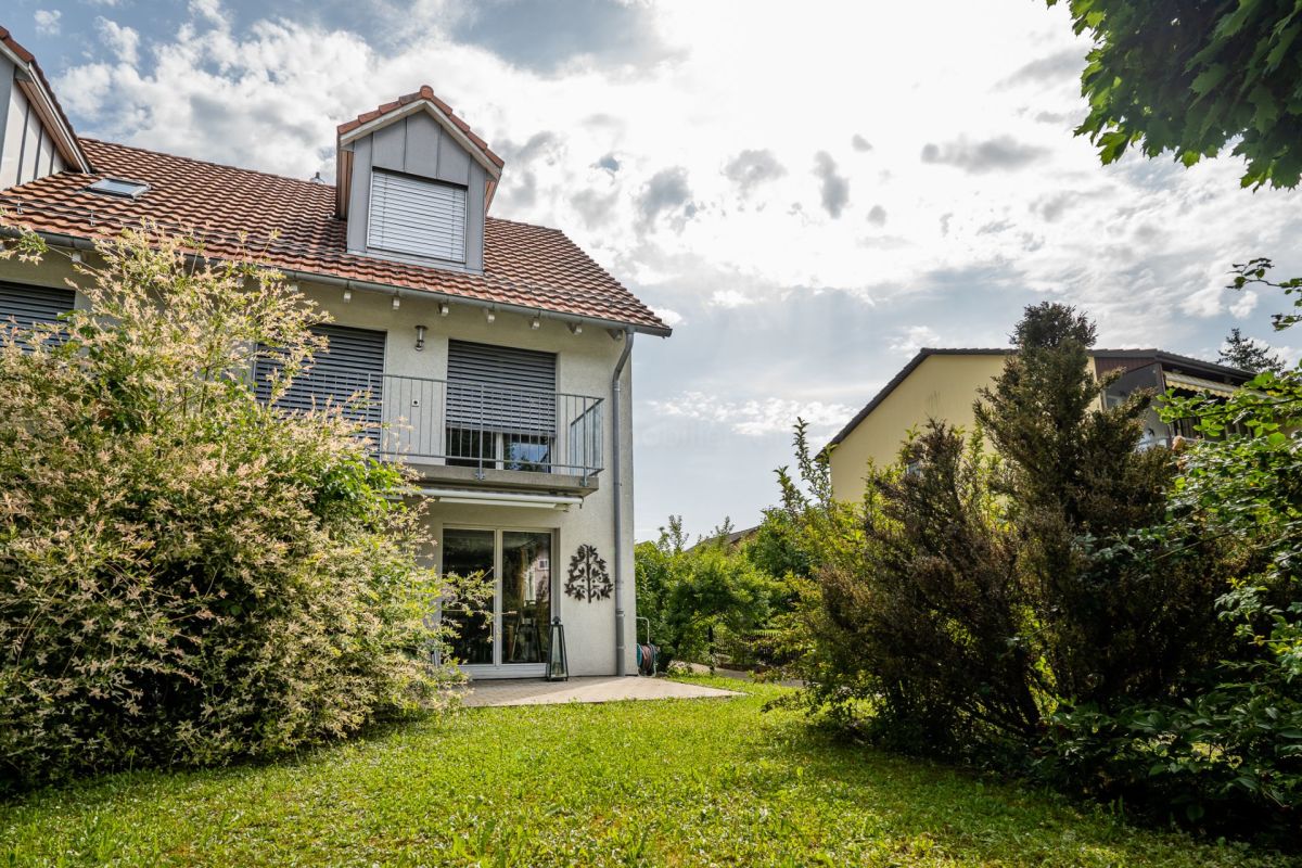 Einfamilienhaus mit Garten und Balkon