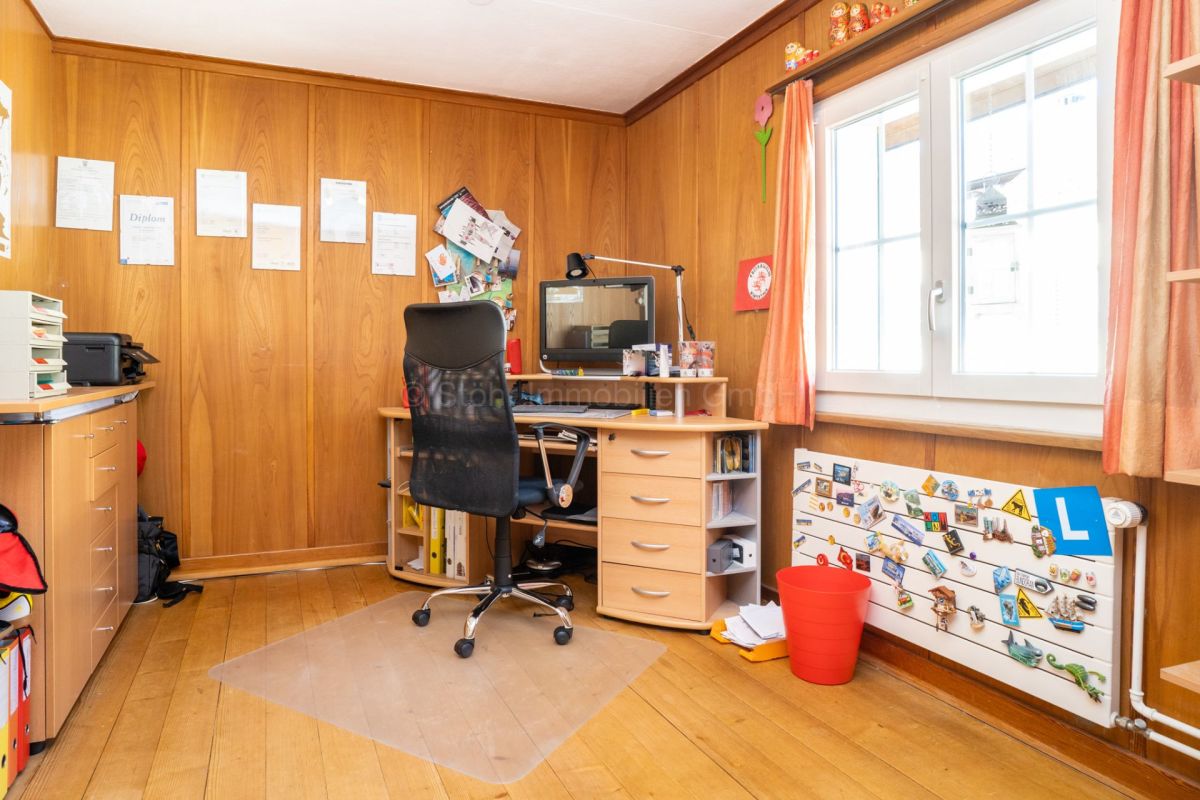 Holzvertäfeltes Arbeitszimmer