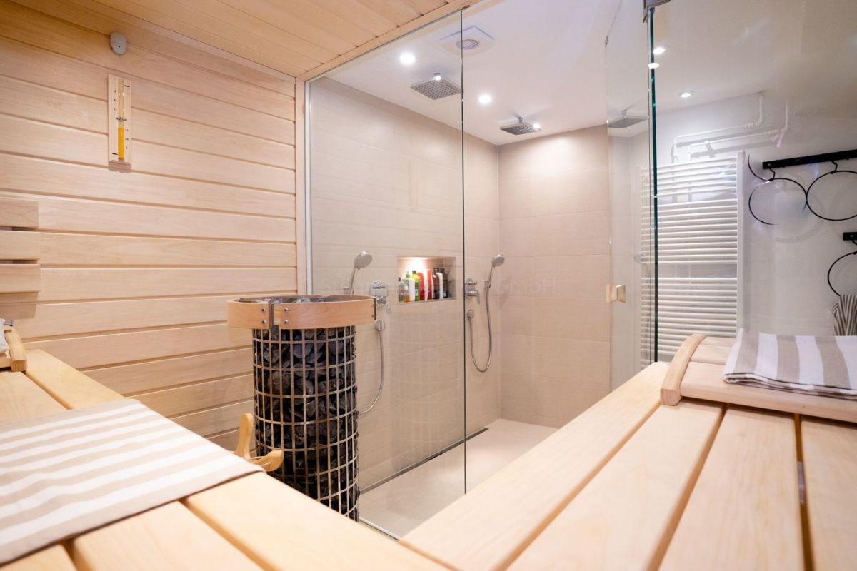 Private Sauna mit Glasdusche