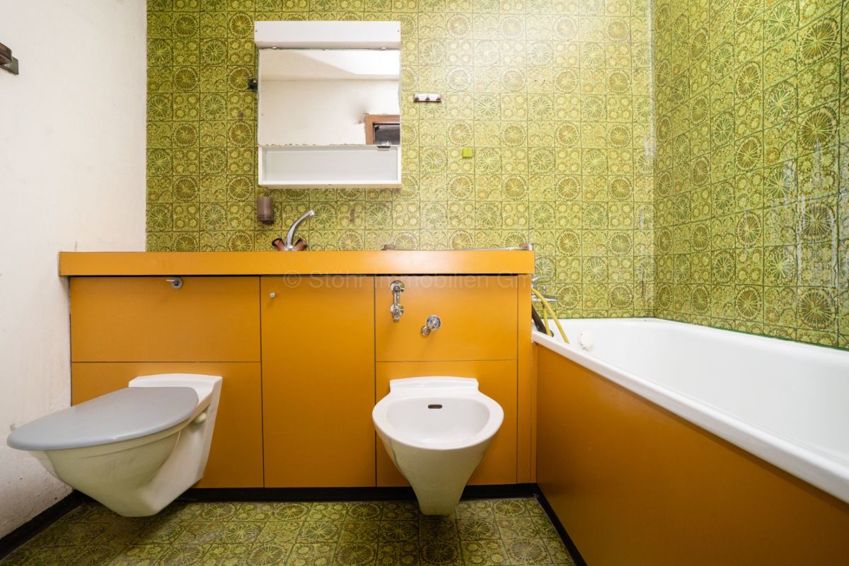 Badezimmer mit auffälliger Retro-Gestaltung