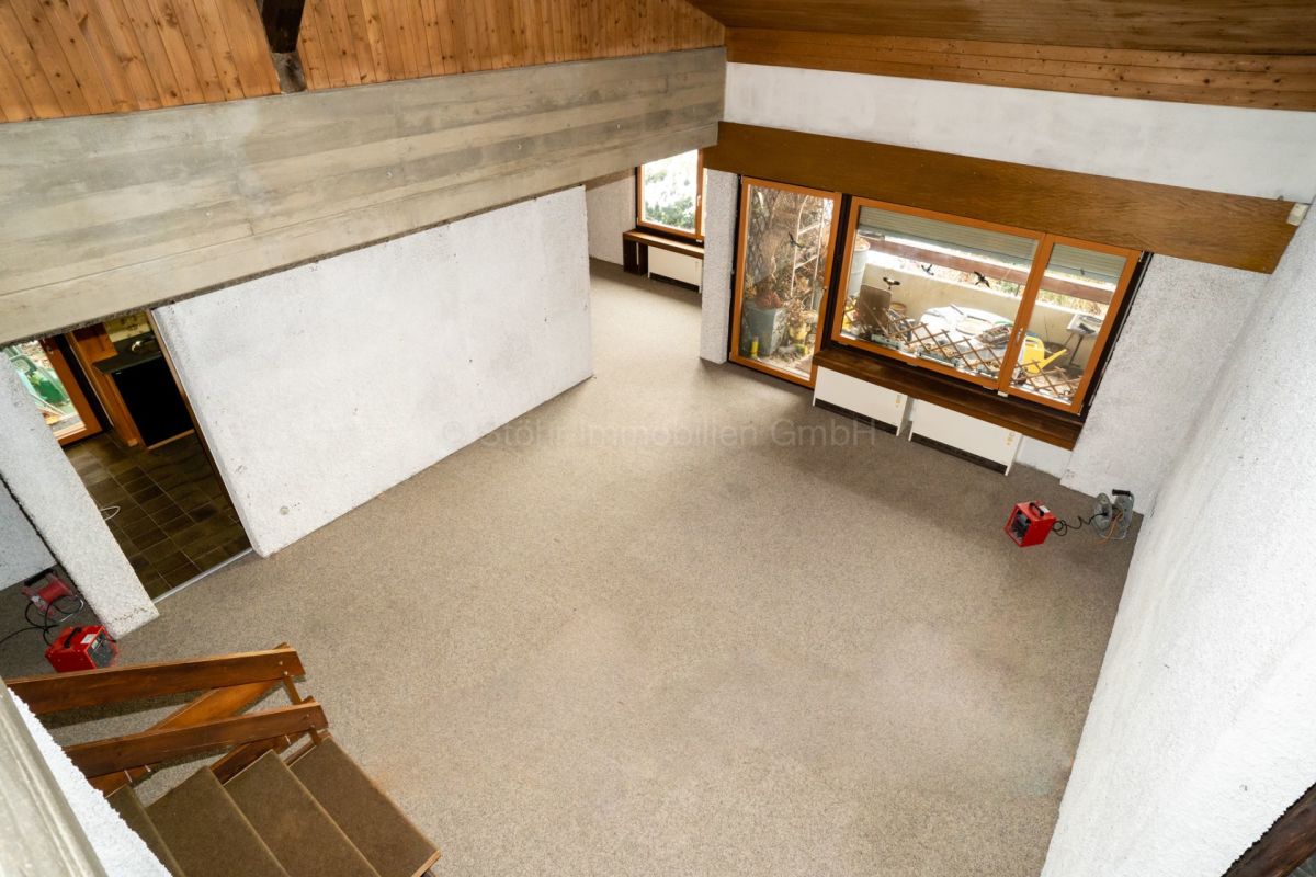 Großer Innenraum mit offener Galerie