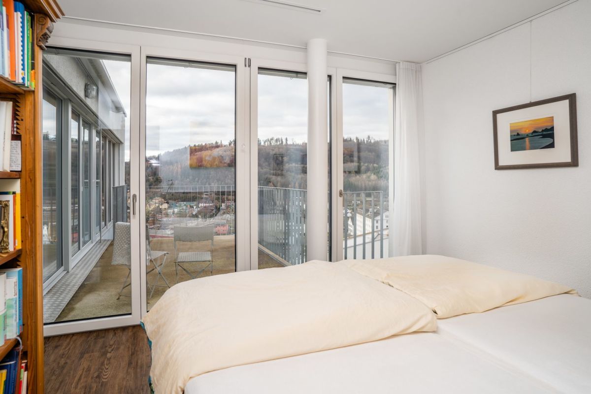 Schlafzimmer mit Balkon- und Weitblick