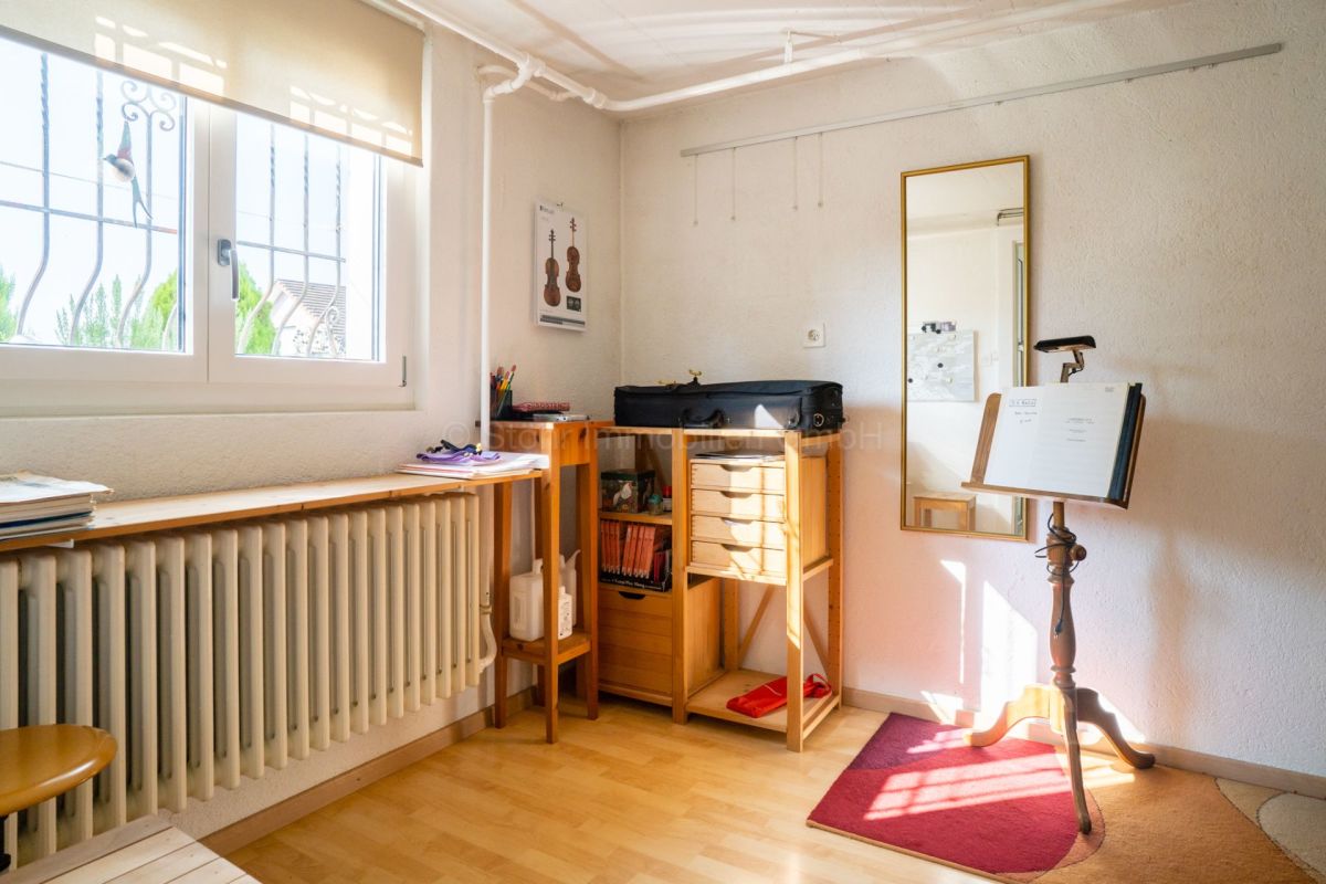 Musik- und Arbeitszimmer mit Tageslicht