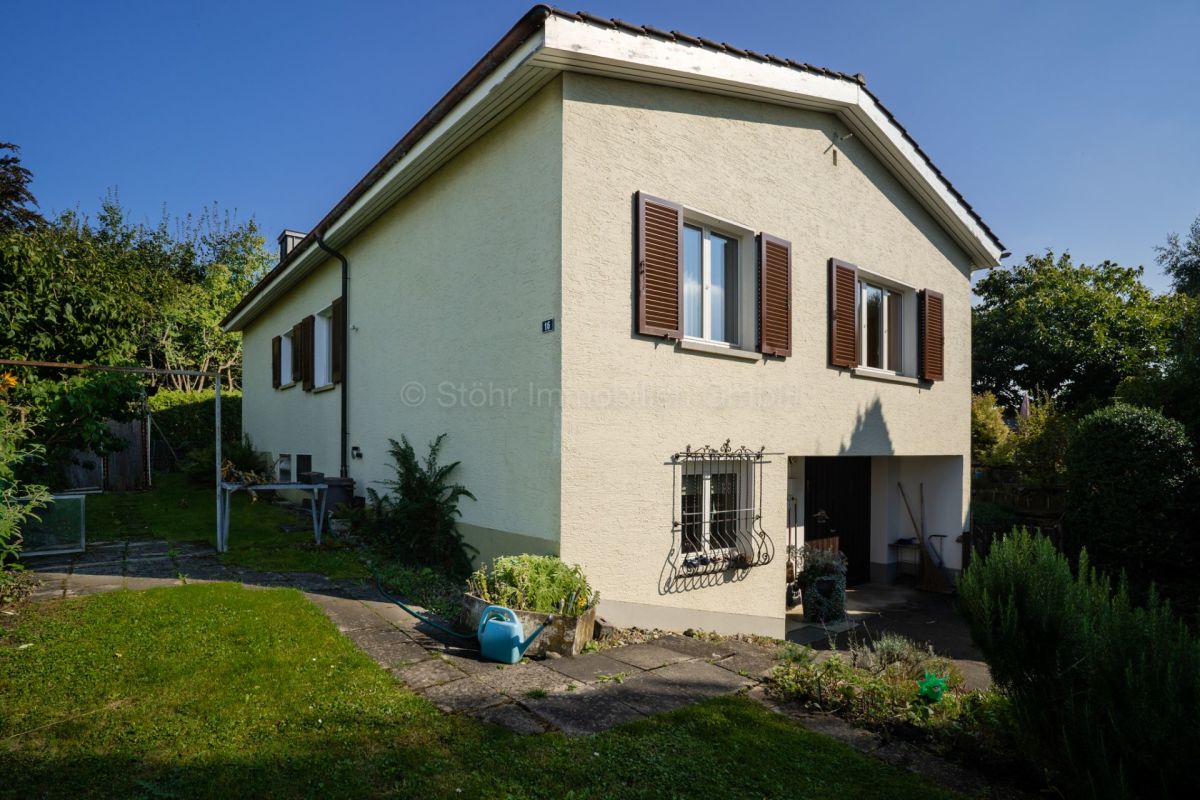 Freistehendes Einfamilienhaus mit Garten