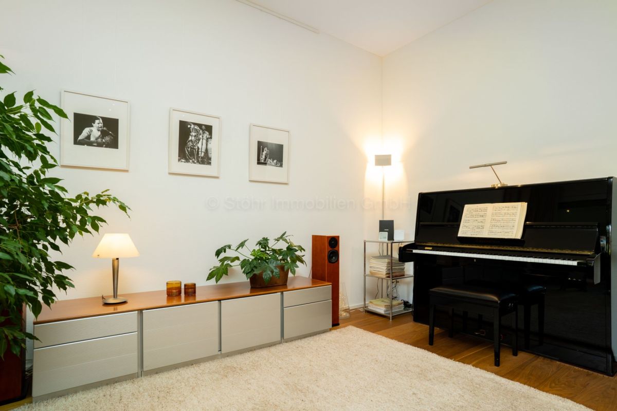 Musikzimmer mit Klavier