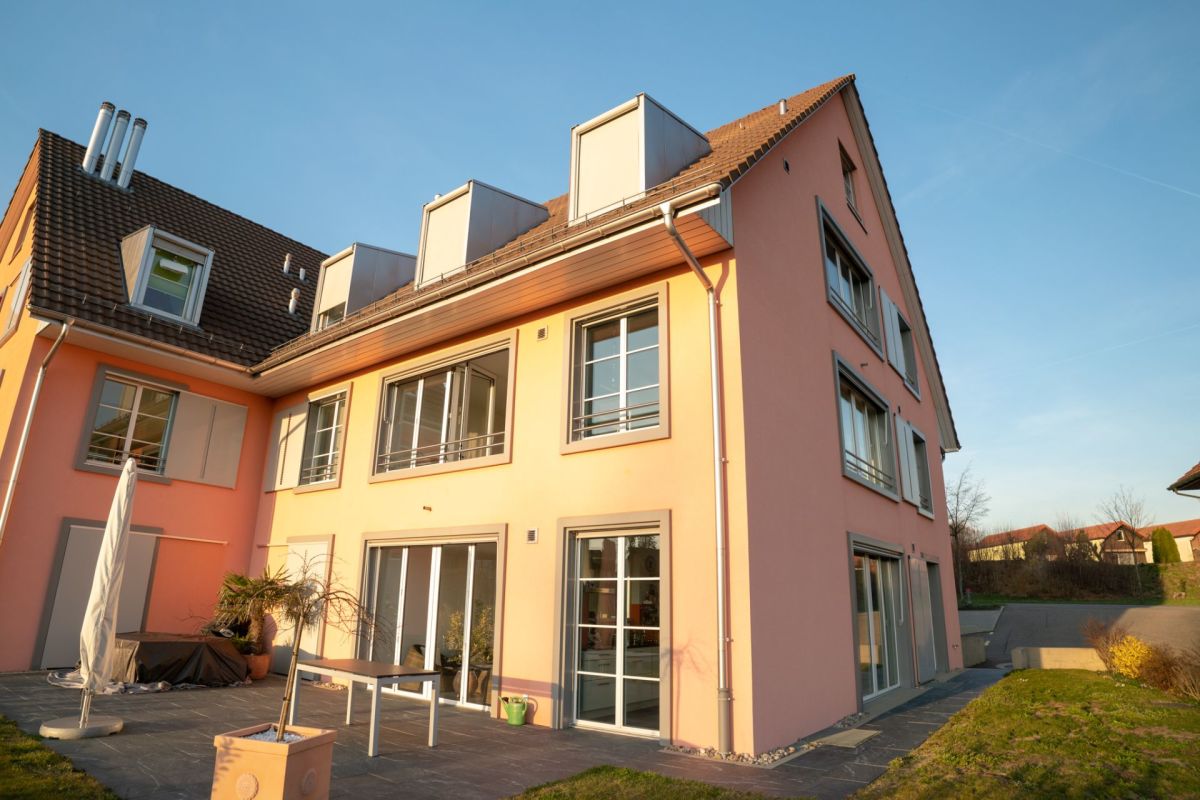 Mehrfamilienhaus mit Terrasse