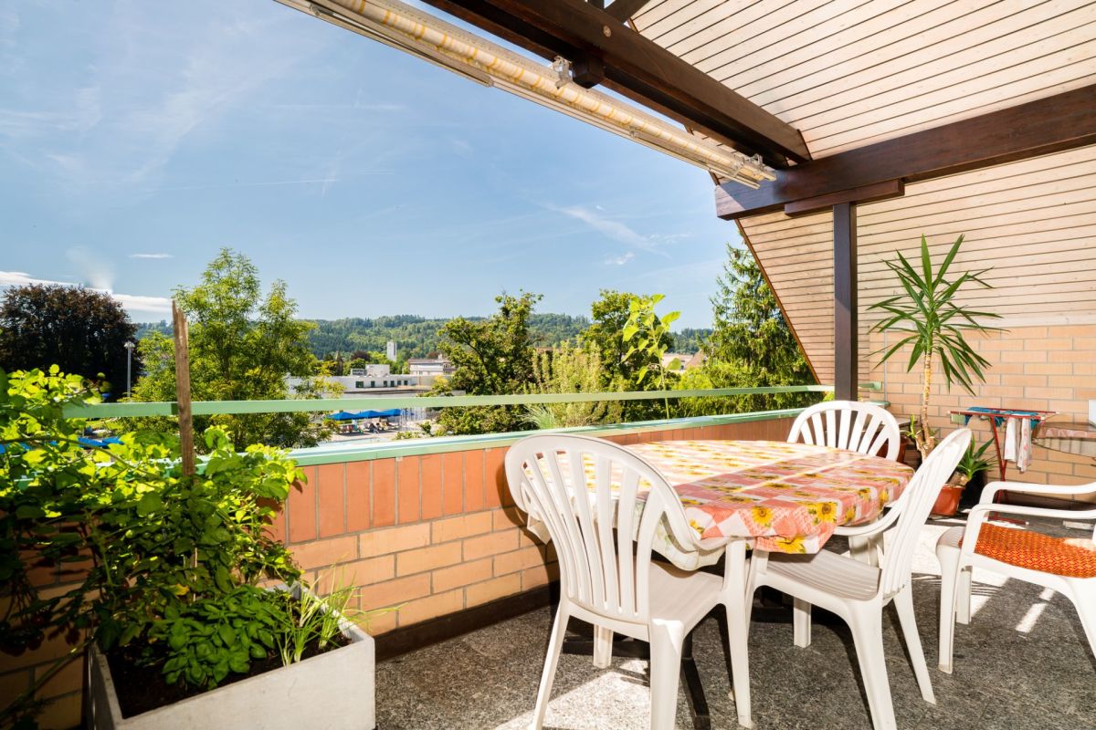 Überdachte Dachterrasse mit Ausblick