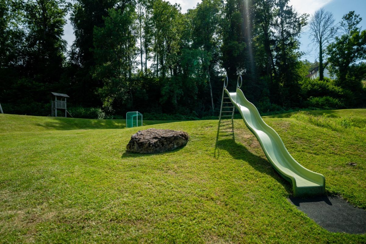 Garten mit Rutsche
