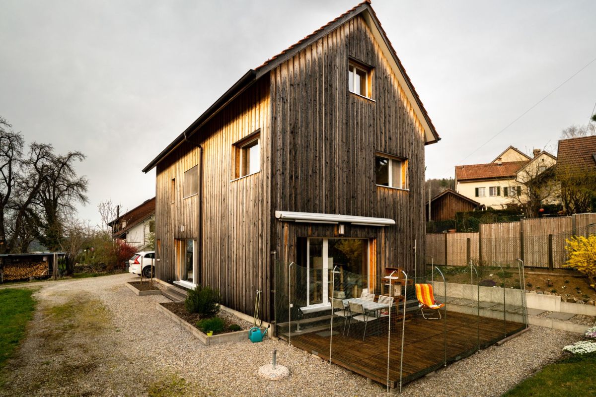 Holzhaus mit Terrasse