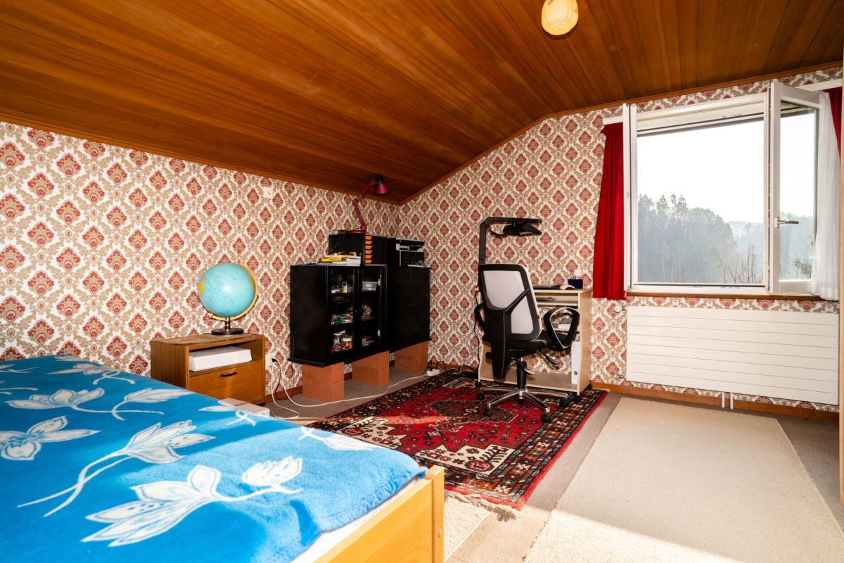Vintage-Schlafzimmer mit Dachschräge