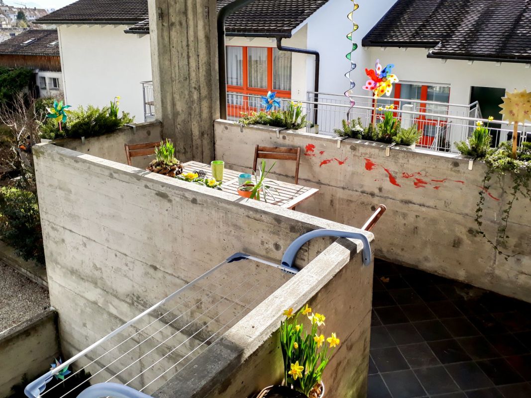 Außenbereich mit Terrasse und Innenhof