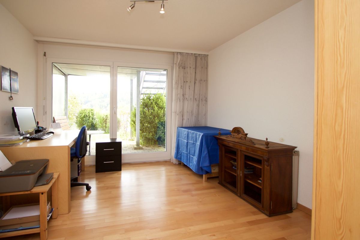 Arbeitszimmer mit Terrassentür