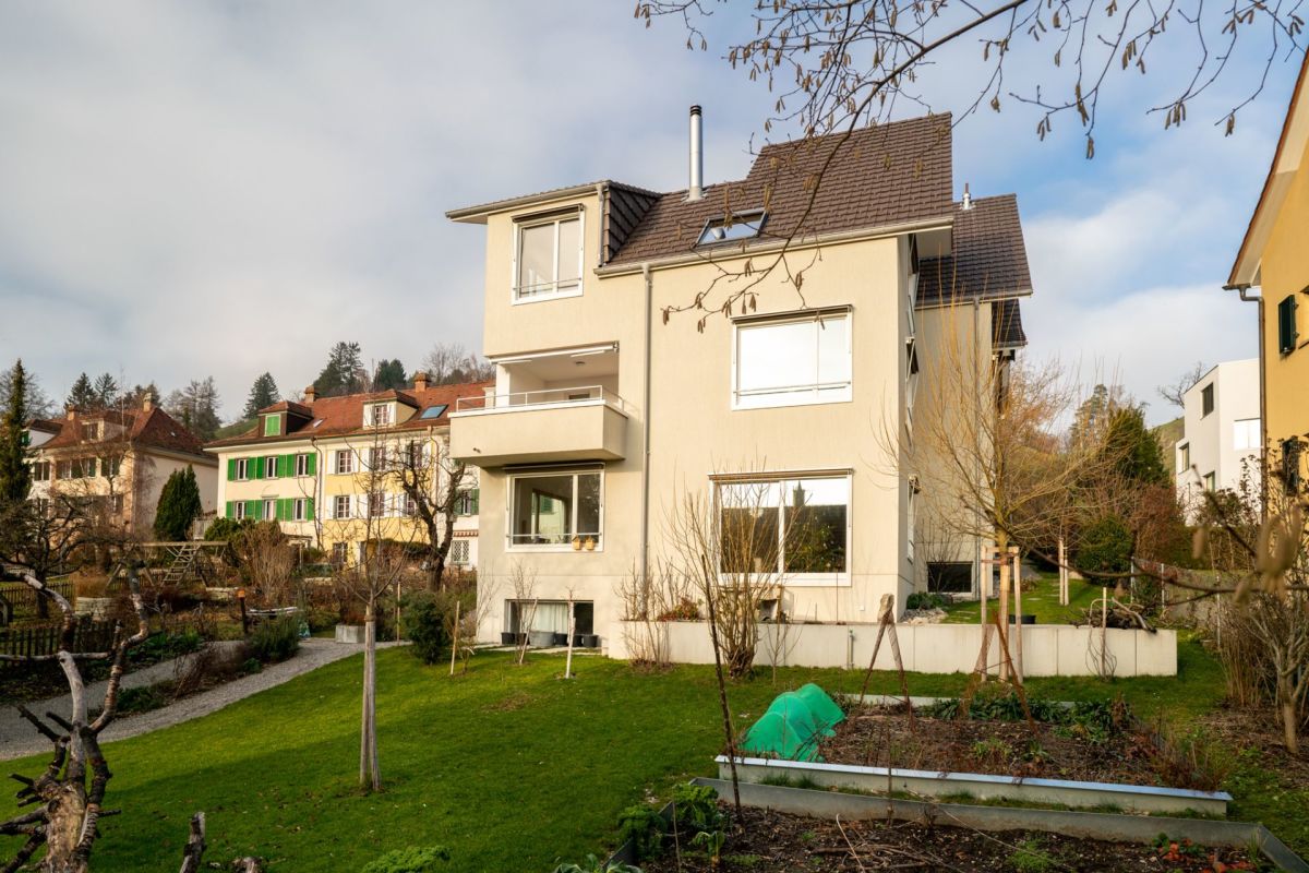 Wohnhaus mit Garten