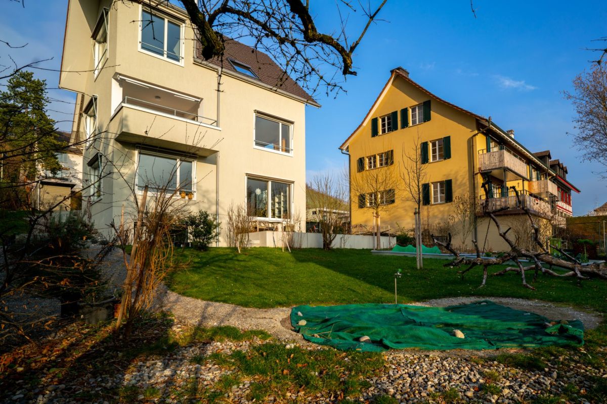 Wohnhaus mit Gartenansicht