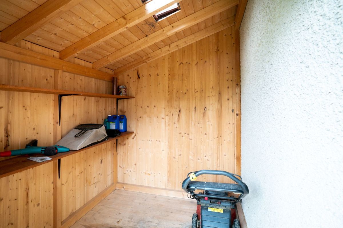 Holzverkleideter Abstellraum