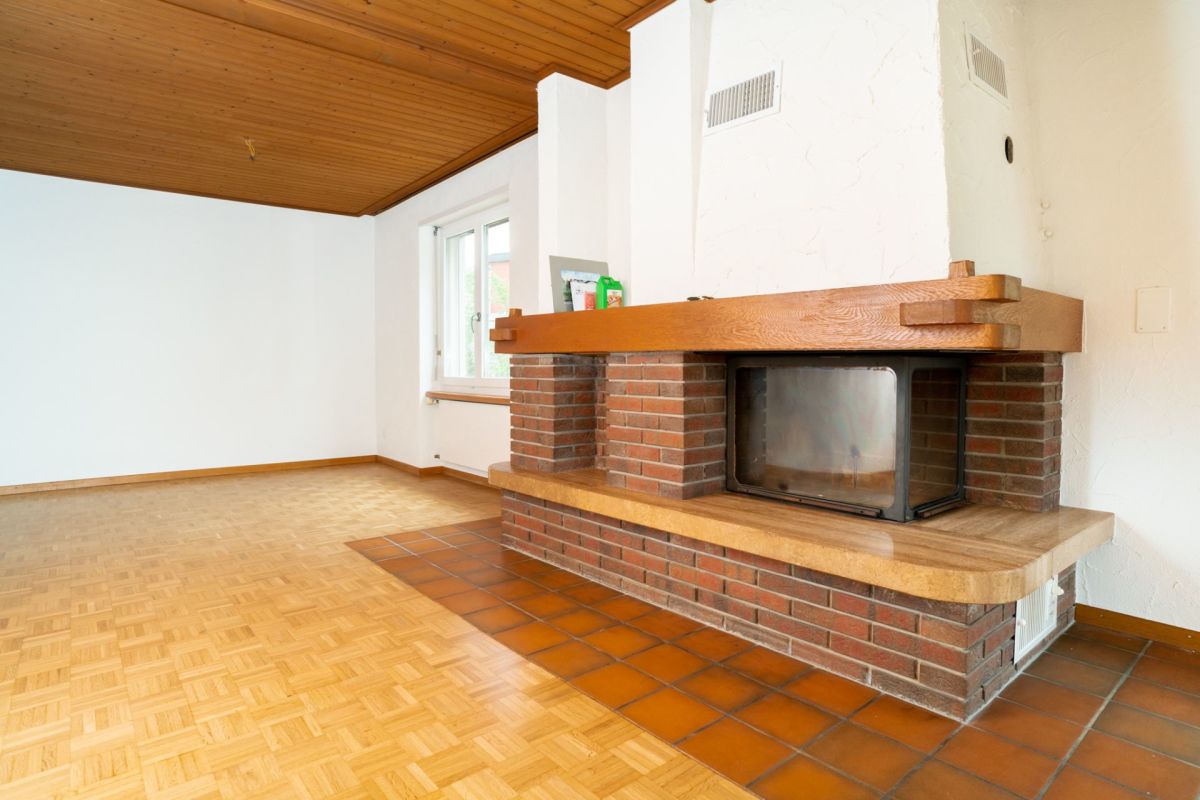 Wohnzimmer mit Kamin