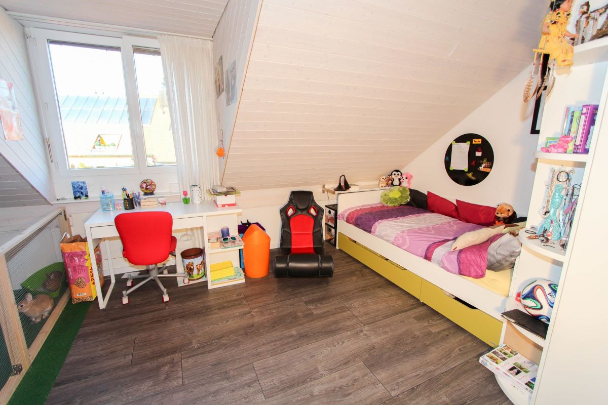 Kinderzimmer unter Dachschräge