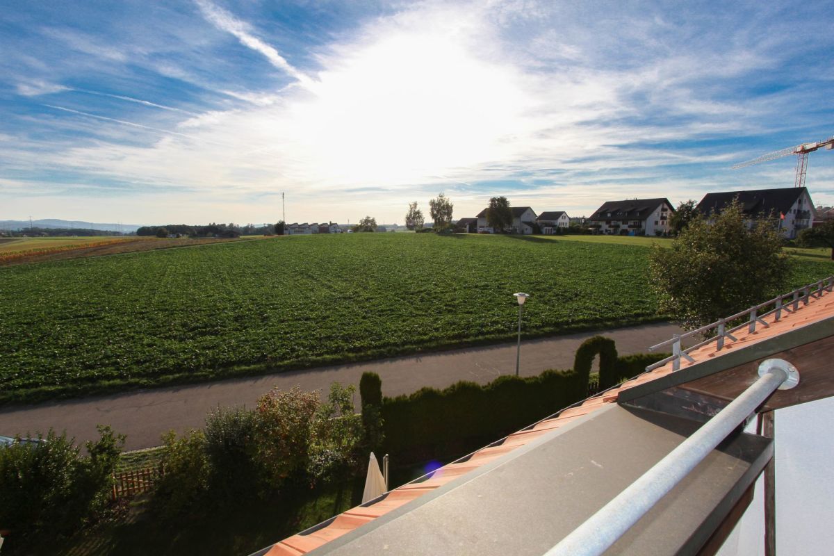 Blick vom Balkon über Felder