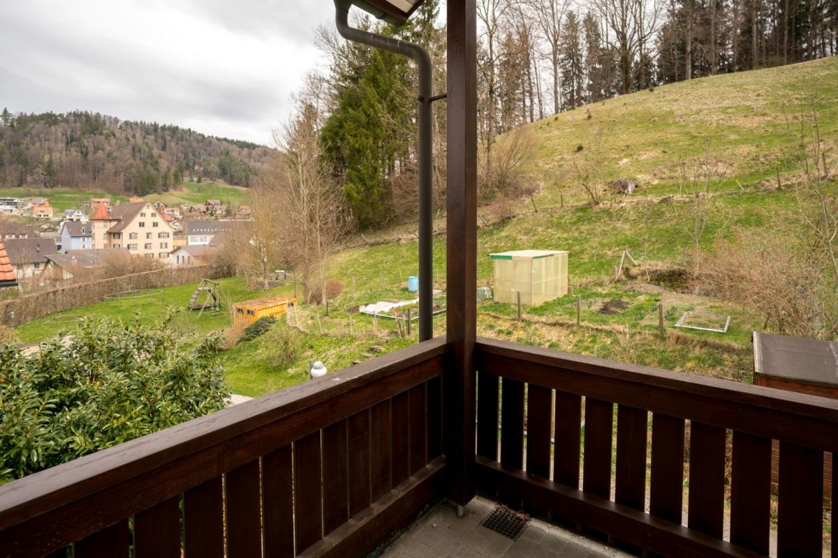 Balkon mit Tal- und Gartenblick