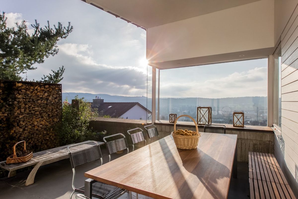 Überdachte Terrasse mit Bergblick