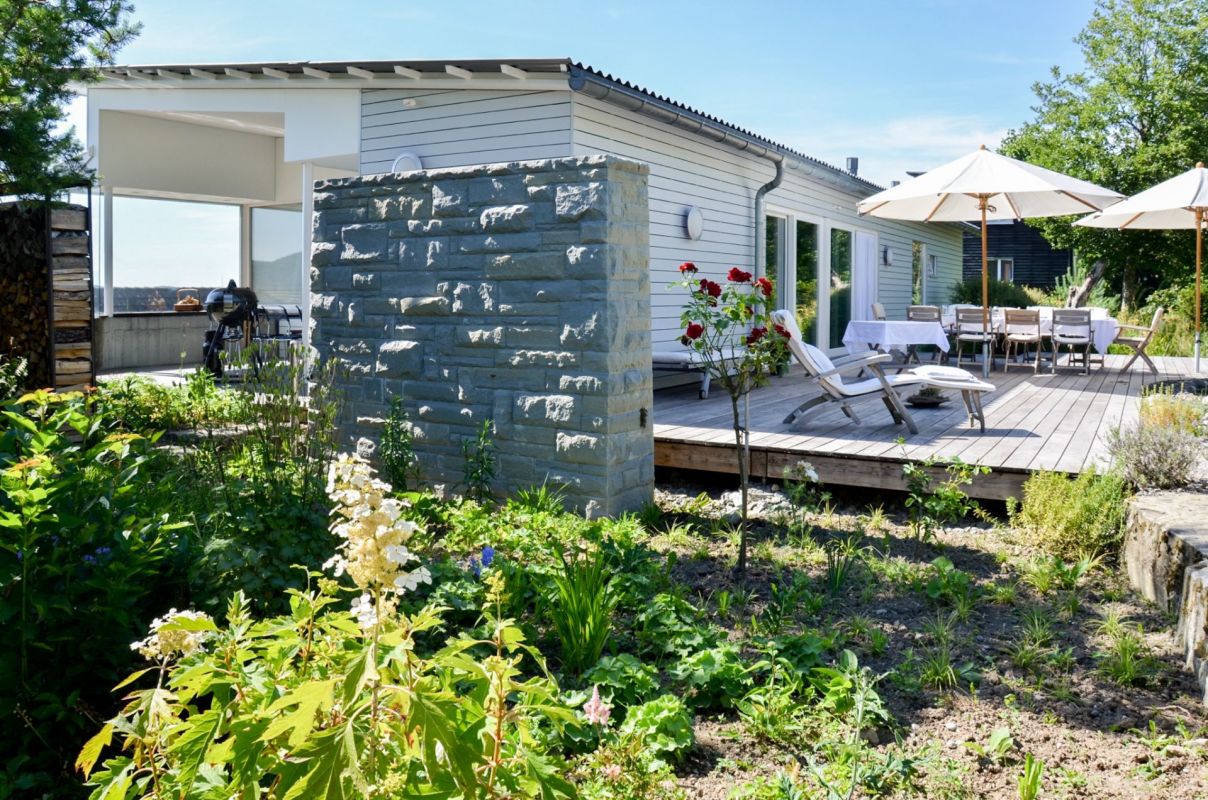 Haus mit Terrasse und Garten