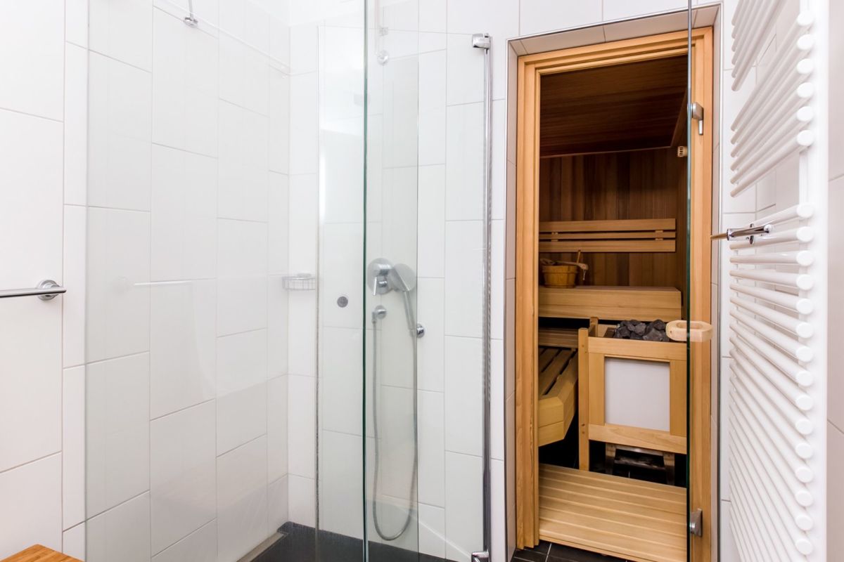 Sauna mit angrenzender Dusche