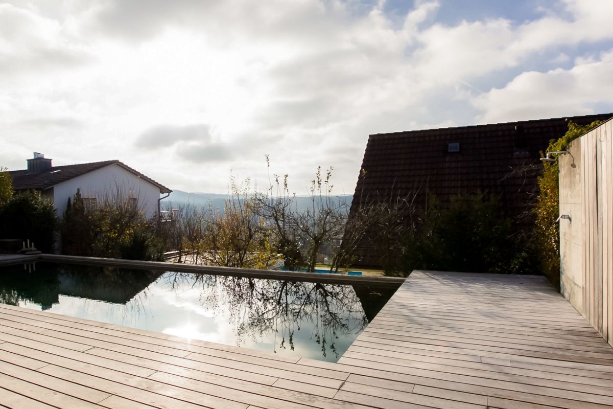 Terrasse mit Pool und Ausblick
