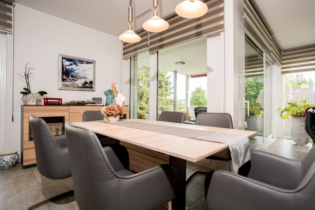 Esszimmer mit Blick ins Freie